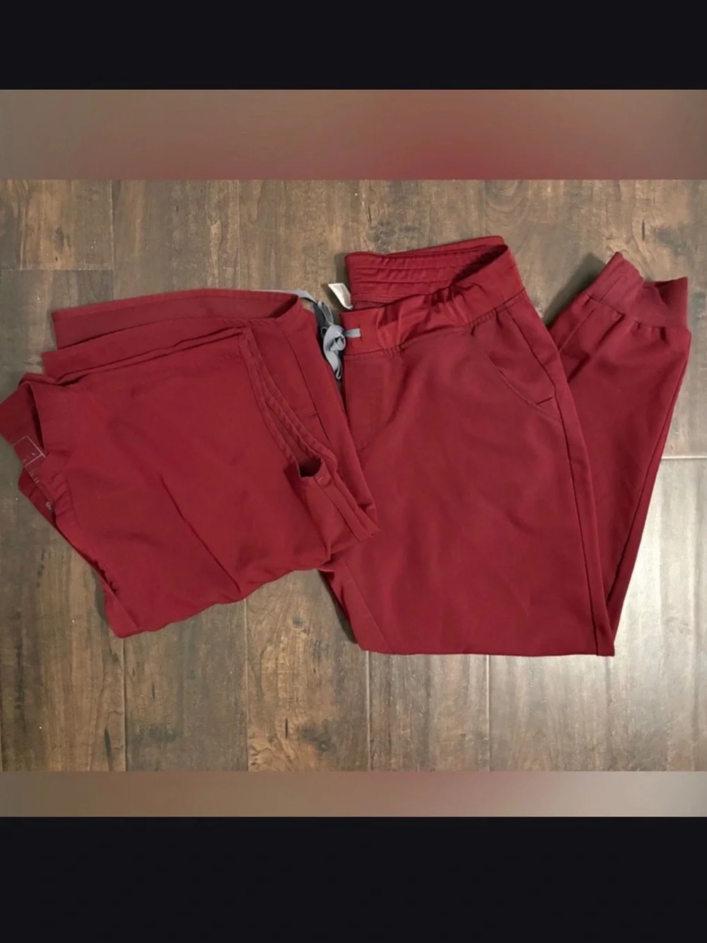 Figs burgundy scrub set